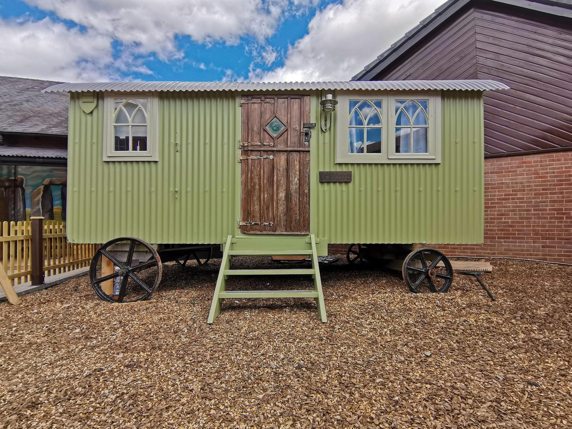 Stonehenge Inn & Shepherd'S Huts Bulford Kültér fotó