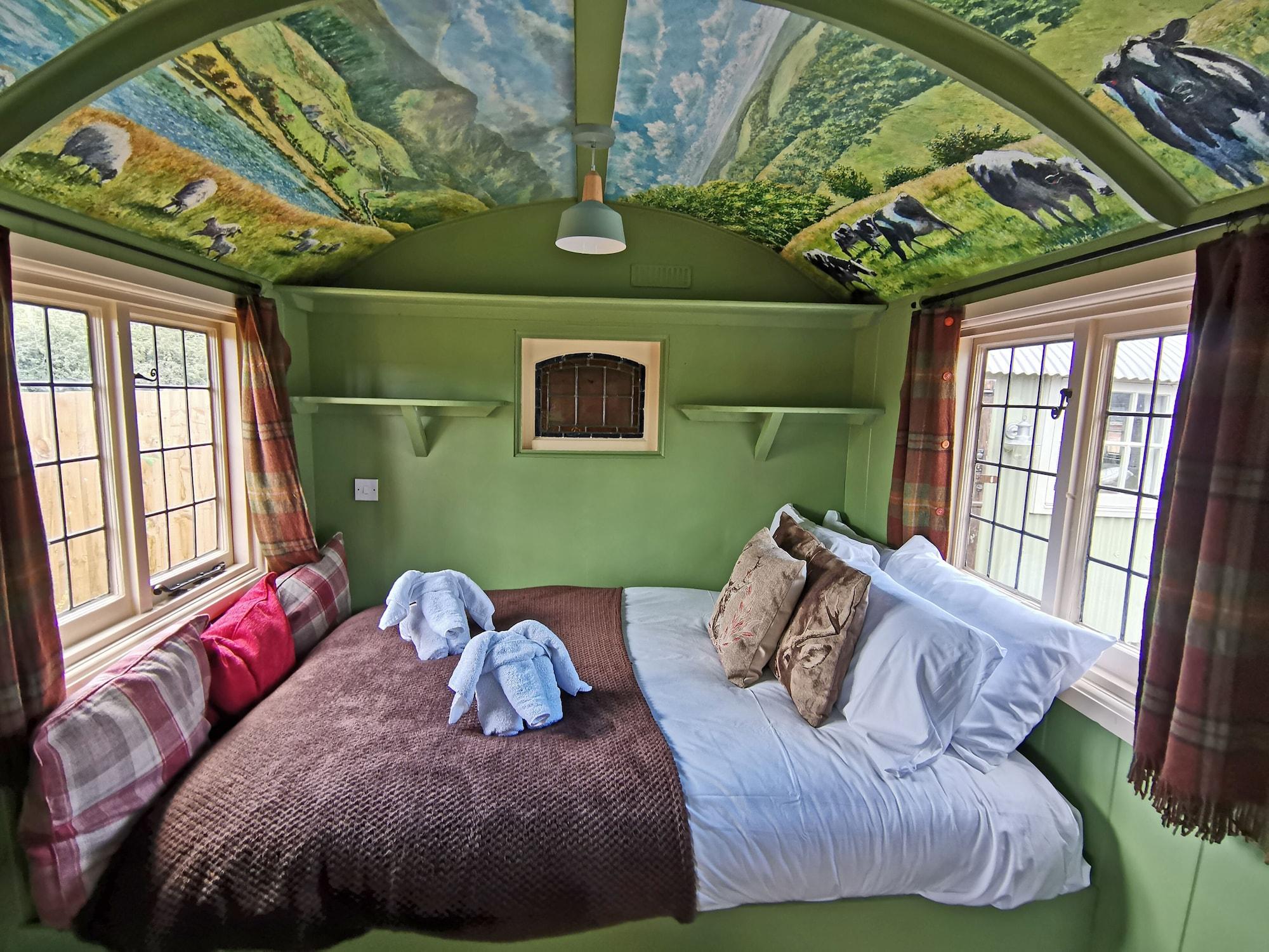 Stonehenge Inn & Shepherd'S Huts Bulford Kültér fotó