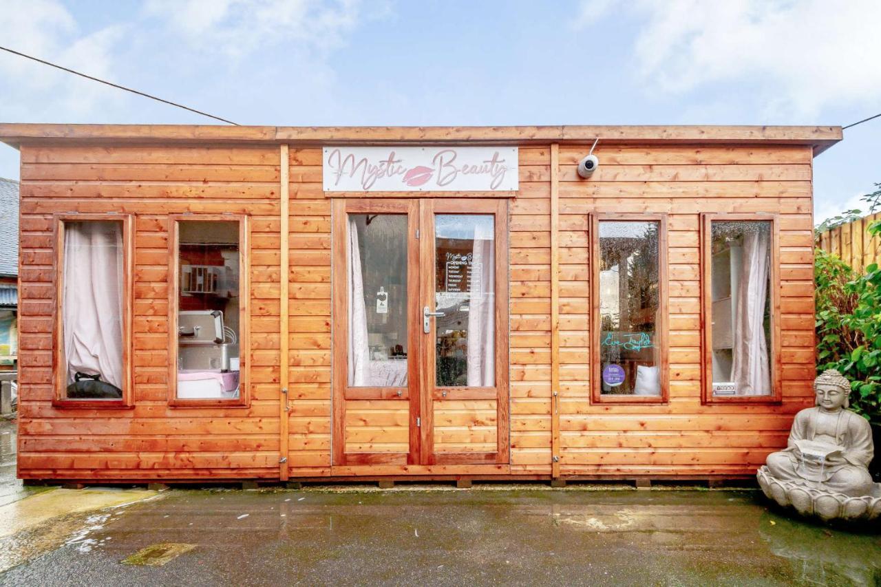 Stonehenge Inn & Shepherd'S Huts Bulford Kültér fotó