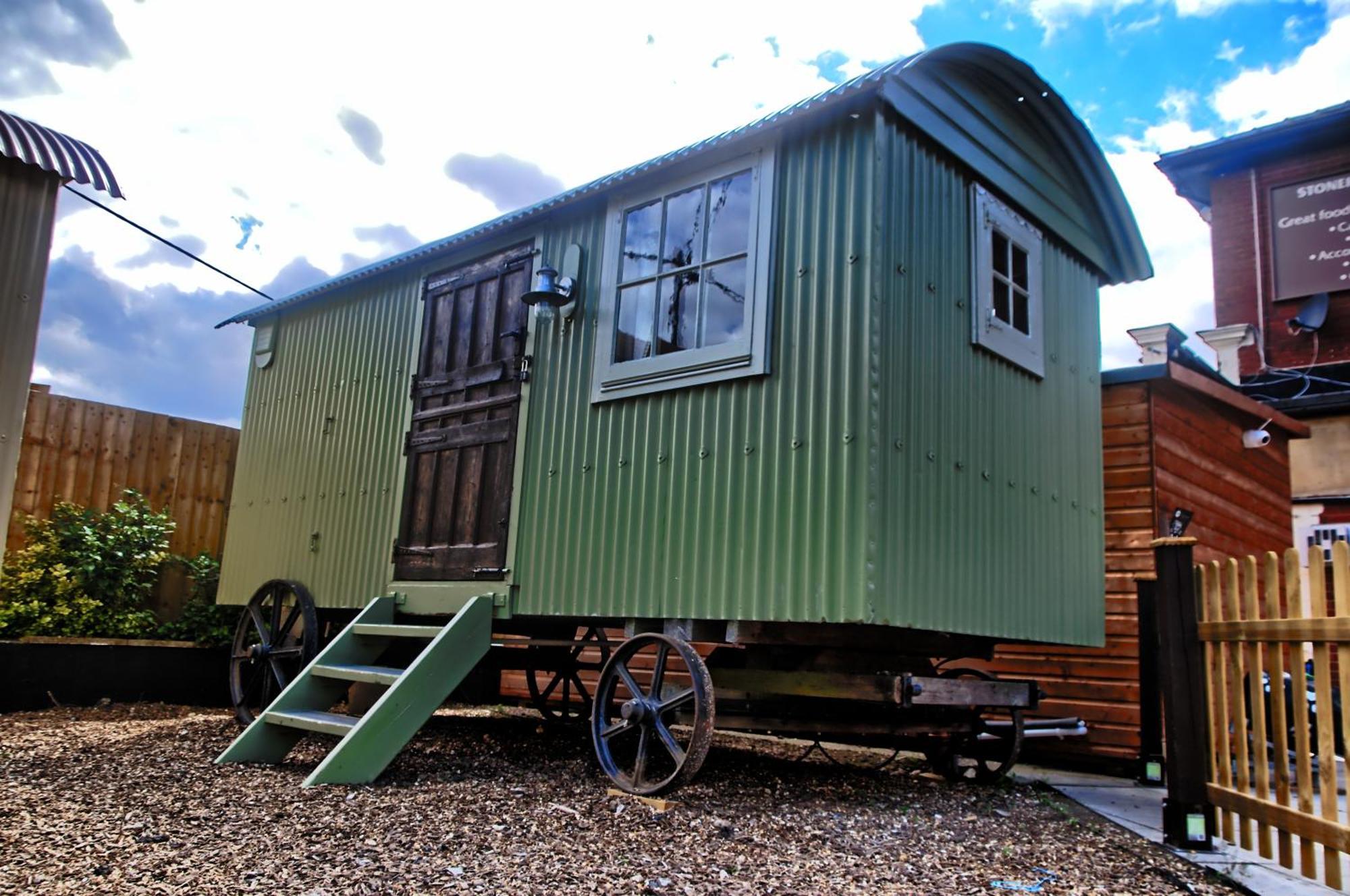 Stonehenge Inn & Shepherd'S Huts Bulford Szoba fotó